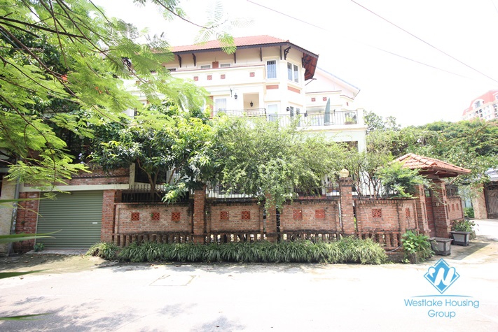 A huge 5  bedroom villa with indoor swimming pool for rent in Vuon Dao